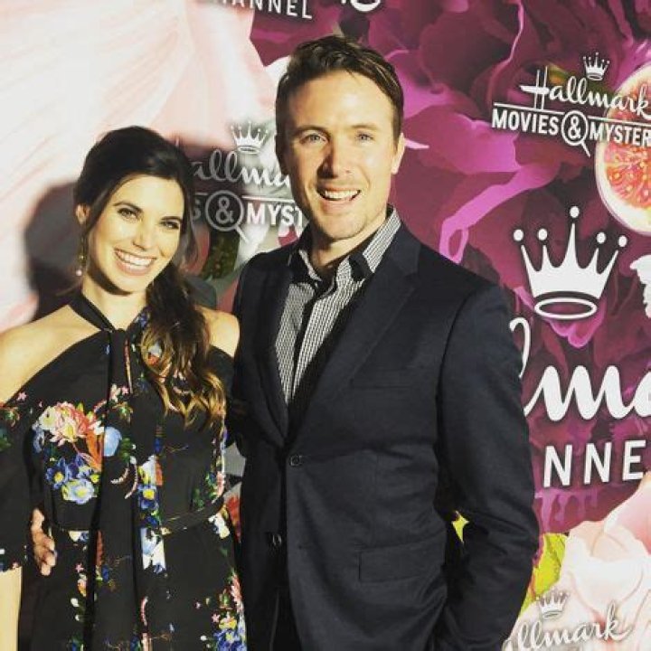 Meghan Ory Married, Husband, Affair, Children, Dating, Net Worth